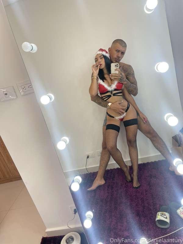 Video navideño… 😏😏 completo en Dm