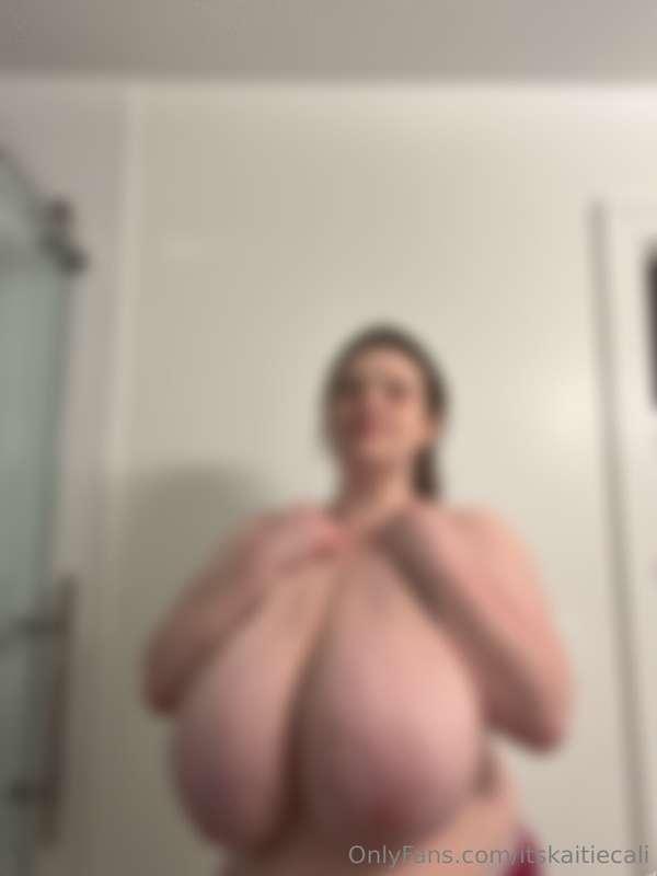 Guys I had a new pose idea and I need your help to make the ..