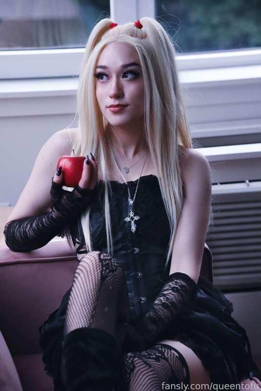 Finally edited my Misa cosplay pictures 🍎 