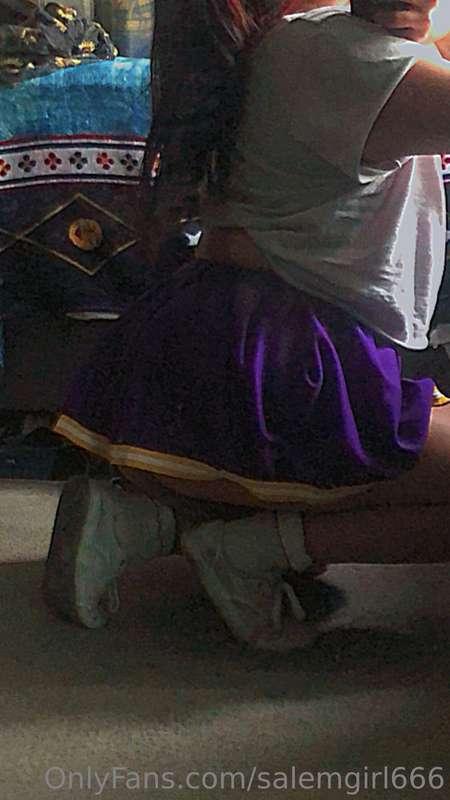 ♡ just a girl in her lakers cheerleader skirt and white tenn..