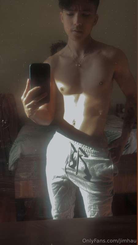 Free pics for the weekend, no workout, no pump, just took my..