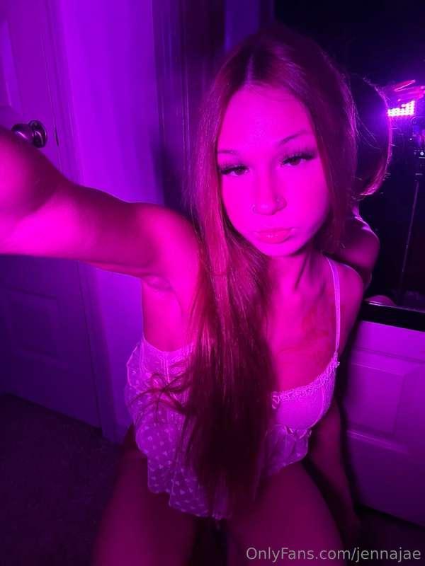 Hey babes wanna see me fuck my toys til I'm dripping cum? DM..