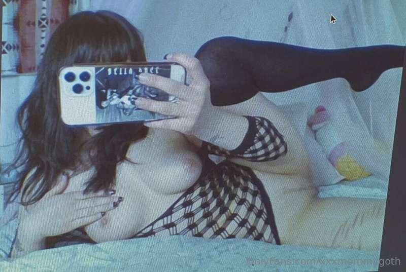 xxxmommygoth image #3