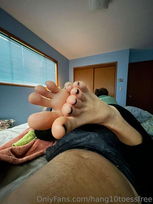Love putting my feet in your face 😜