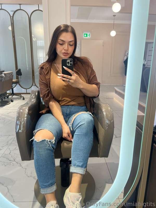 Time to dye my hair , haven’t done it since December 😂