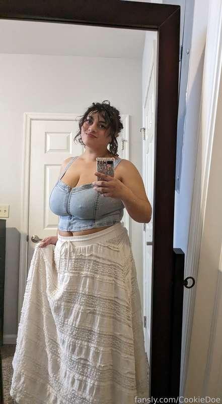 Happy Easter! 🐰 So, which outfit are you taking me to brunch in? 🤤