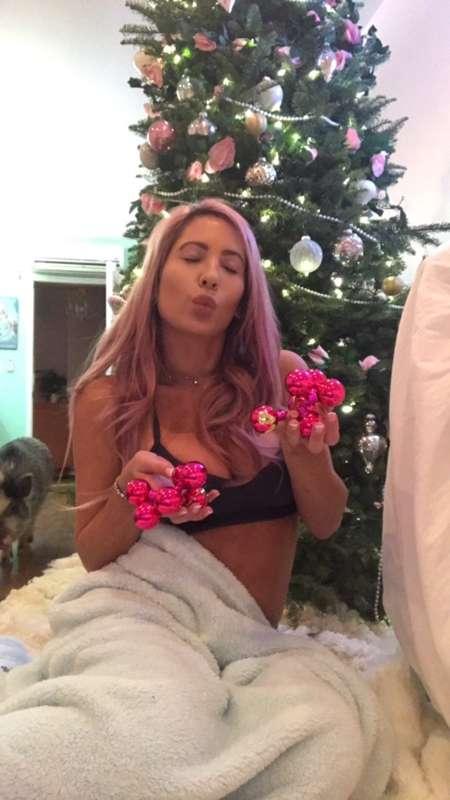 Kiss me under the mistletoe? 💋