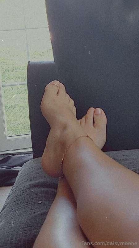 For all feets lovers here 😘😘