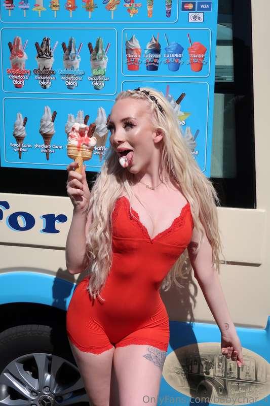 This ice cream is not the only thing I wanna be licking 💦