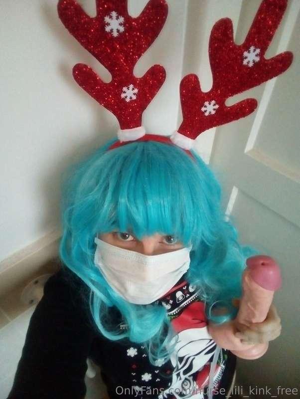 Join me for holiday season in my main!
And I have a present...