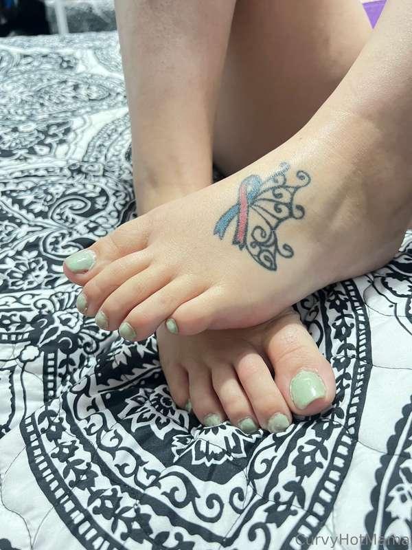 Its toesday anyone want any feet content?