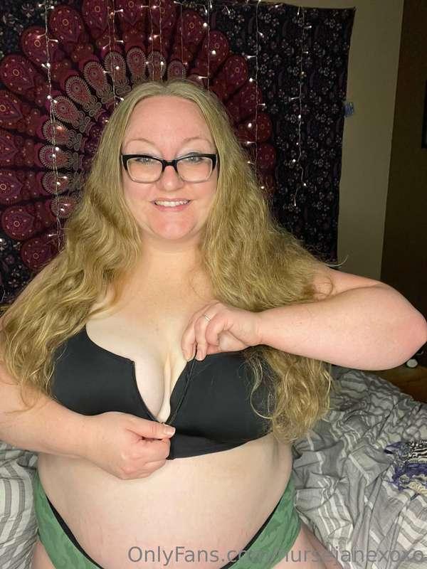 Want to see what’s under the bra?😈 like this post and I’ll s..