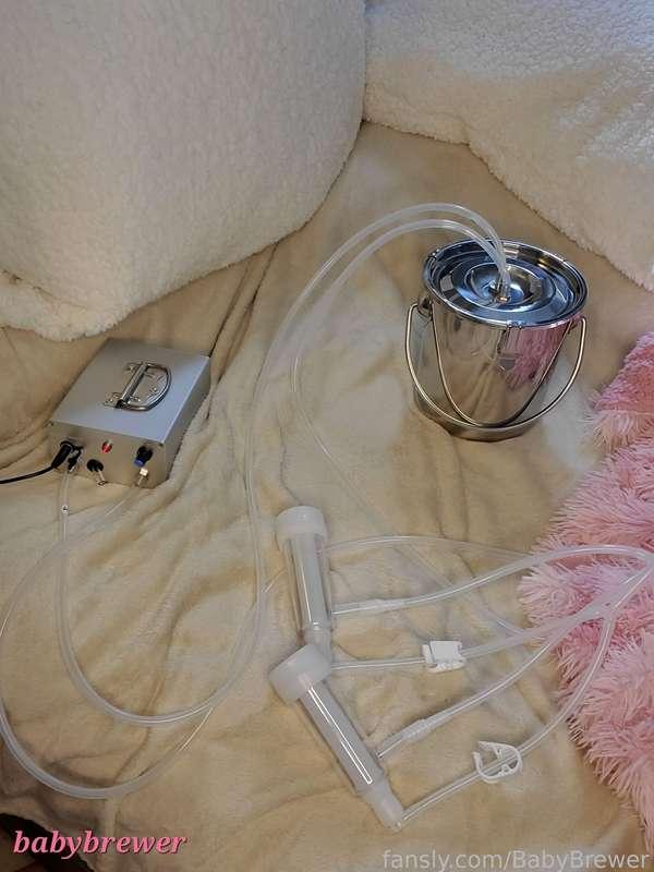 ❣️ MILF Monday ❣️
Happy MILF Monday! Celebrating the start of the week with a Goat Milker photo shoot 🥵 I took the sexy photos with my brand new goat milking machine right before I tried it for the first time... you will be shocked at what it does to my nipples! 🤯 Video cumming soon...

#milf #milkymilf #nipples #tits #boobs #sexy #blonde #blondemilf #hardnipples #bignipples #mombod #nude #fullnude #hotmom #hotmama #fun #funmilf #smile #smiling #solo #pussy #smooth #shaved #smoothpussy #shavedpussy #maternity #maternitypanties #panties #goatmilker #milking #milkmachine #machine #pump #nipplepump #breastpump #breastmilkpump #lactation #lactating #milk #breastmilk #colostrum #lingerie #kink #kinky #fetish #perfecttits #pregnant #pregnancy #preggo #preggoporn #pregnantporn #preggophilia #embarazada #breeding #bred #breeder #breedingkink #belly #bump #bigbelly #roundbelly #breastexpansion #boobgrowth #bodypositivity #woman #realwoman #mature #maturewoman #fyp