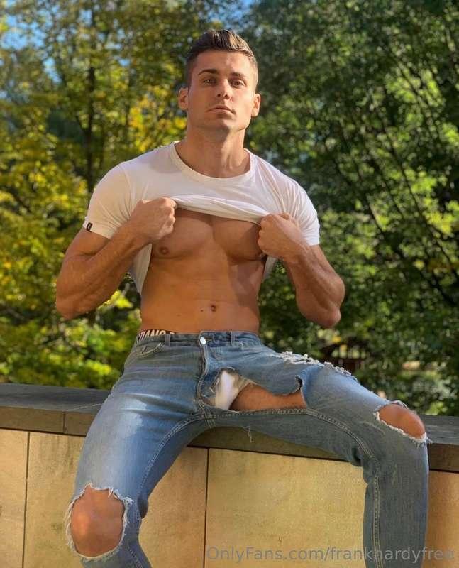 rip my pants off here👉🏼 @frankhardy