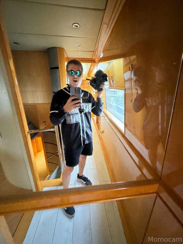 Some yacht selfies never hurt anyone… right? lol.