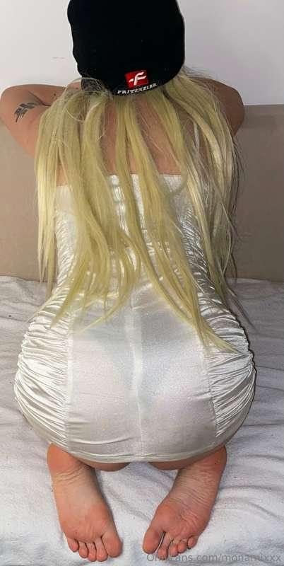 I'm ready for you to cum on my foot💦😉