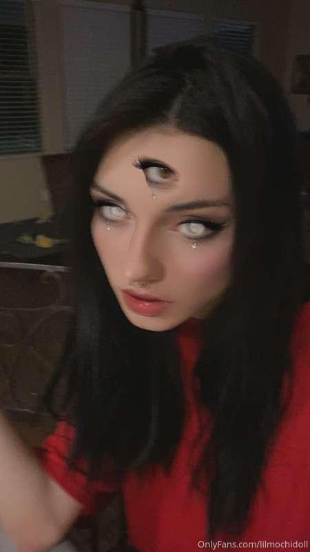 Dyed my hair black again like the scooby vid wanted to feel ..