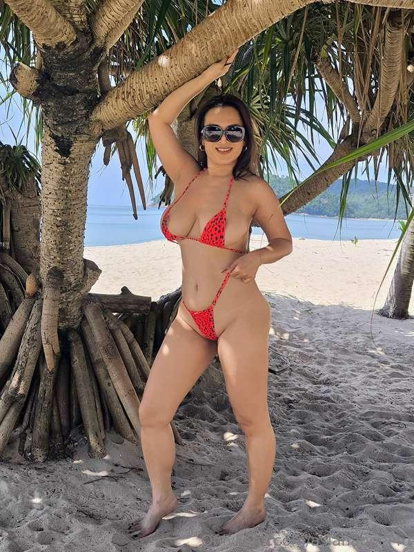 Oh No! Another Nip Slip! 😲  😞Bikini Fail😞