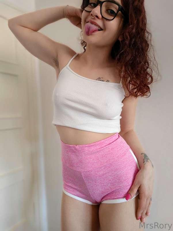 Do you like my summer gym fit? Am curious to see if my PT wi..