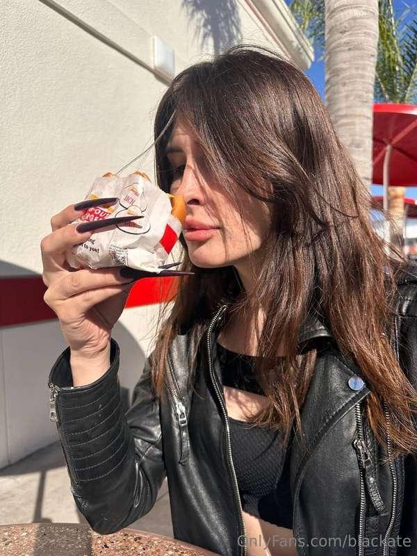 Watching me devour this juicy burger might just make you hun..