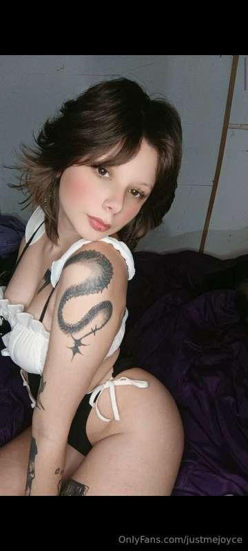 Wanna see what's under this? 😋🤍🖤