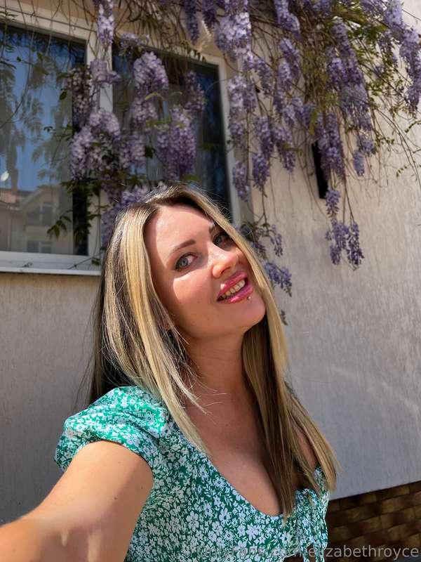 Just me and a little bit of spring 🌿 what caught your eye fi..