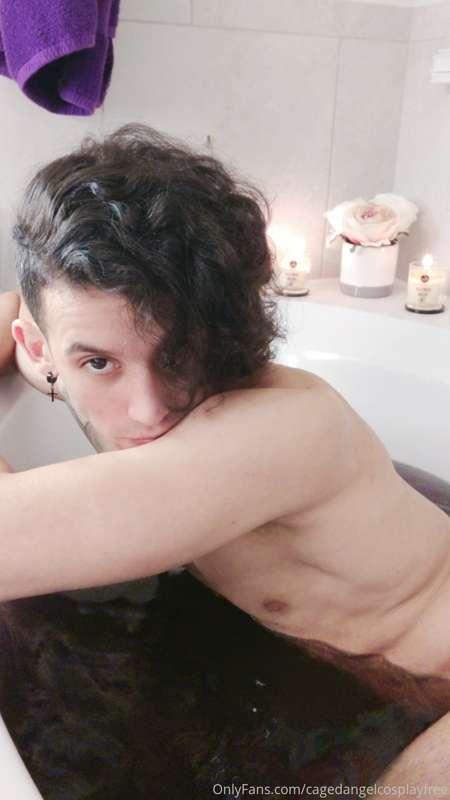 A little playful clip of me in the tub. I really wish I had ..