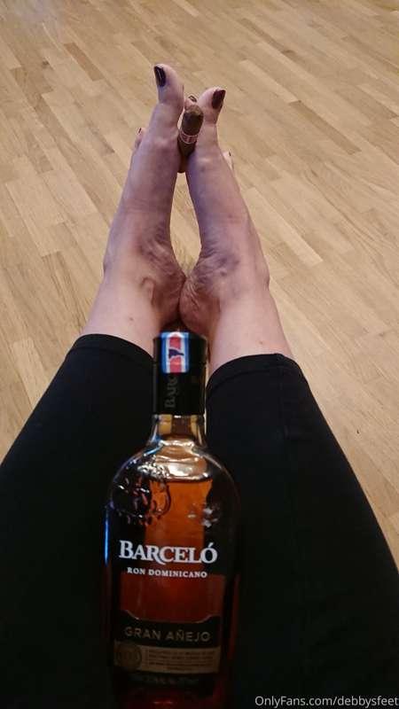Rum, Cigar and new chocolate-colored nail polish...
Classic ..