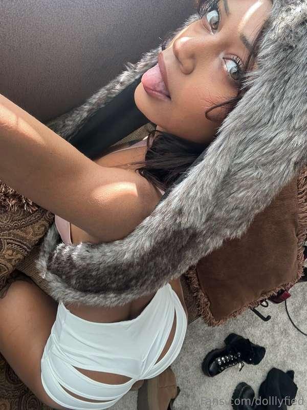 kissing burns 6.4 calories a minute, let's work out 🥺
