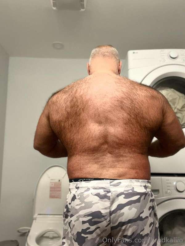 Who wants to see daddy's asshole? Show me how much you want ..