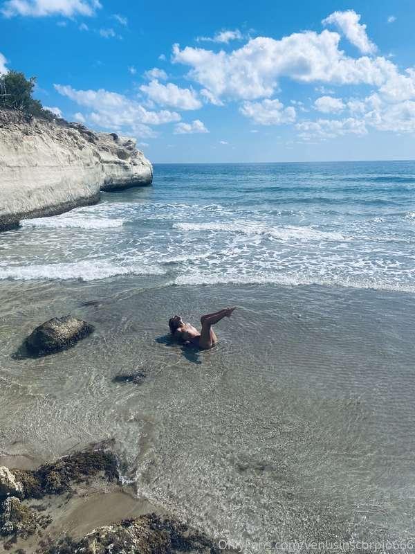 Let’s fuck on the beach, listening to the waves 🧜‍♀️