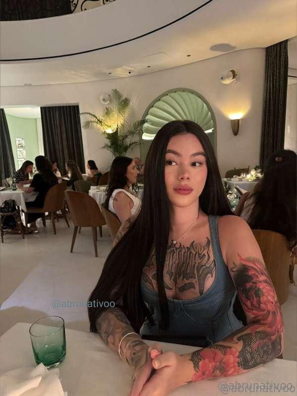 pov: im ur date, what's your first move?