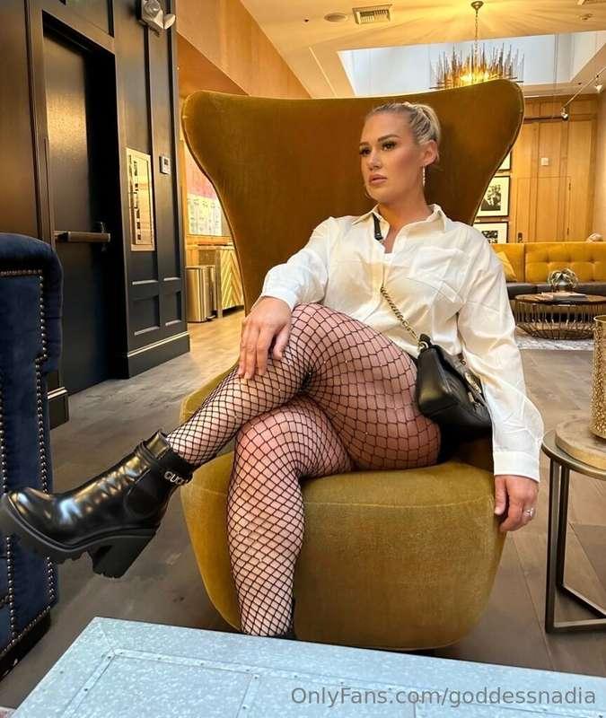 Think you could handle these thick thighs⁉️⁉️