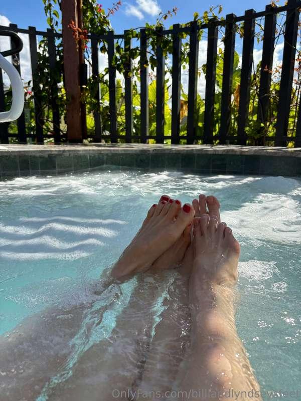 Still dreaming of our spa day 🦶🥂