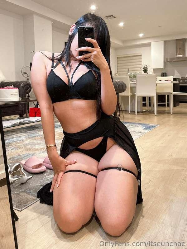 you walk in and see me like this 🙈 wyd.. 
