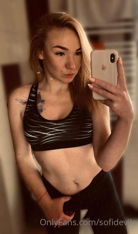 Do you like athletic girls? I can show you some exercises🥰⚽️