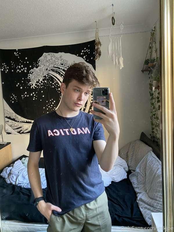 Swipe for a surprise 🍆🍆Sorry boys I’ve been on a break but n..