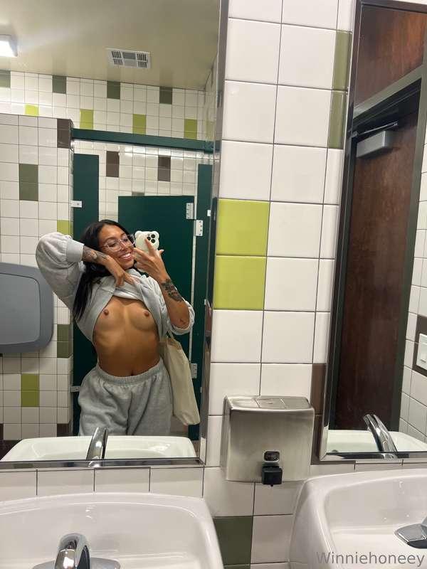 come chat with me on @allwaysasia 🥰