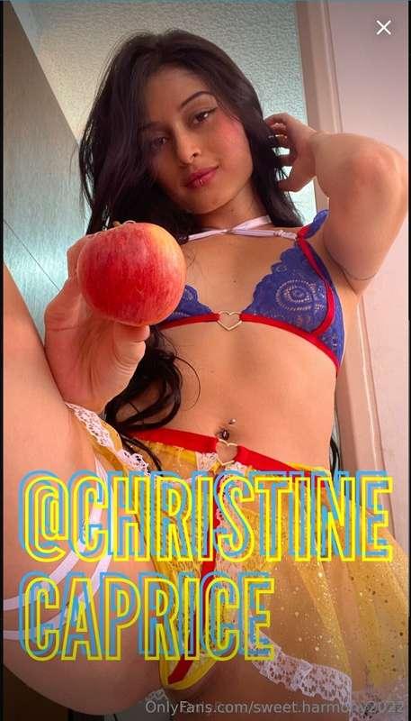 ⚠️🍑⚠️ Round ASS alert ⚠️🍑⚠️

My sluty friend @christinecapri..