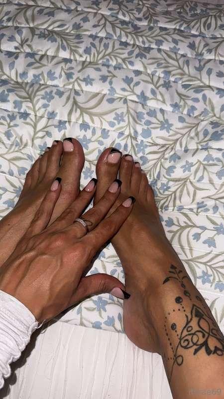 Do you like my nails or my feet? 🙂