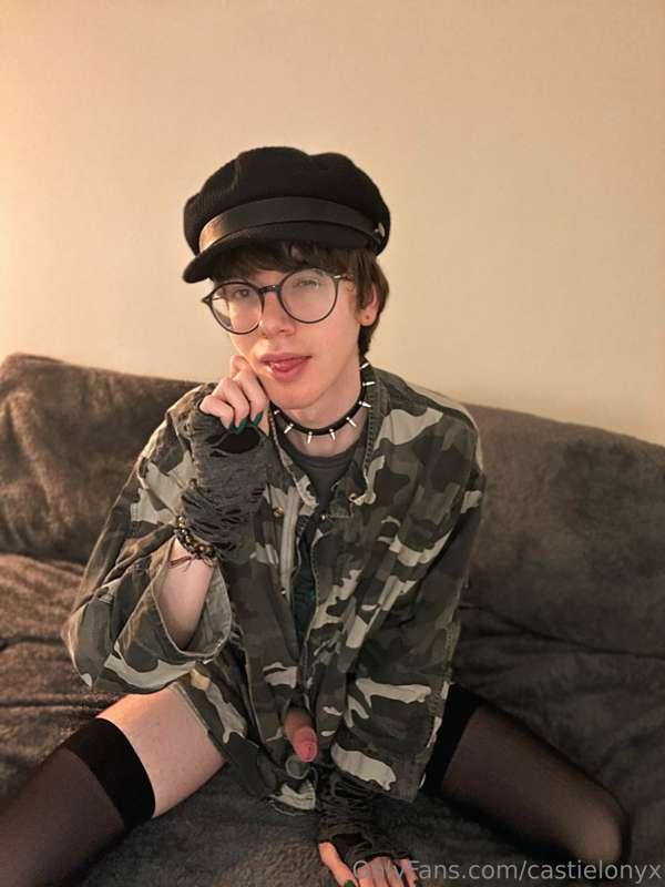 **POV: Your boyfriend is playing lewd dressup and sends you ..