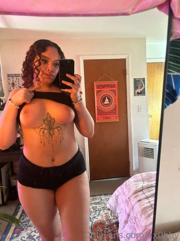 a lil nude i took before my jog 🥰