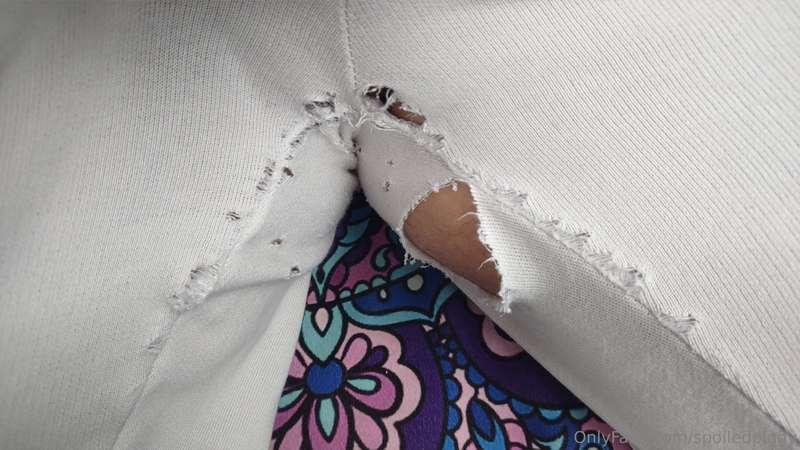 Look who ripped their pants at work today from all the chafi..