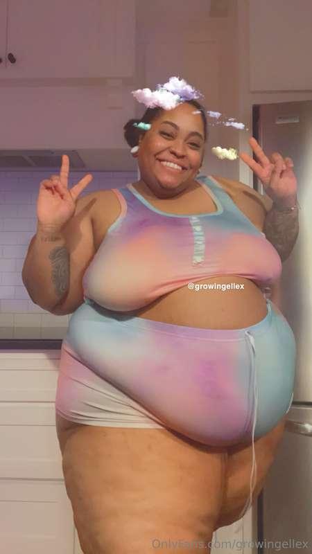 Guess who weighed in at 486lbs this weekend 🥰🩷🩷🐷😈 

leave a ..