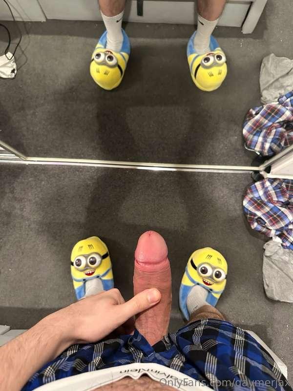 My full minion slipper video is out on my VIP page @kingjaxv..