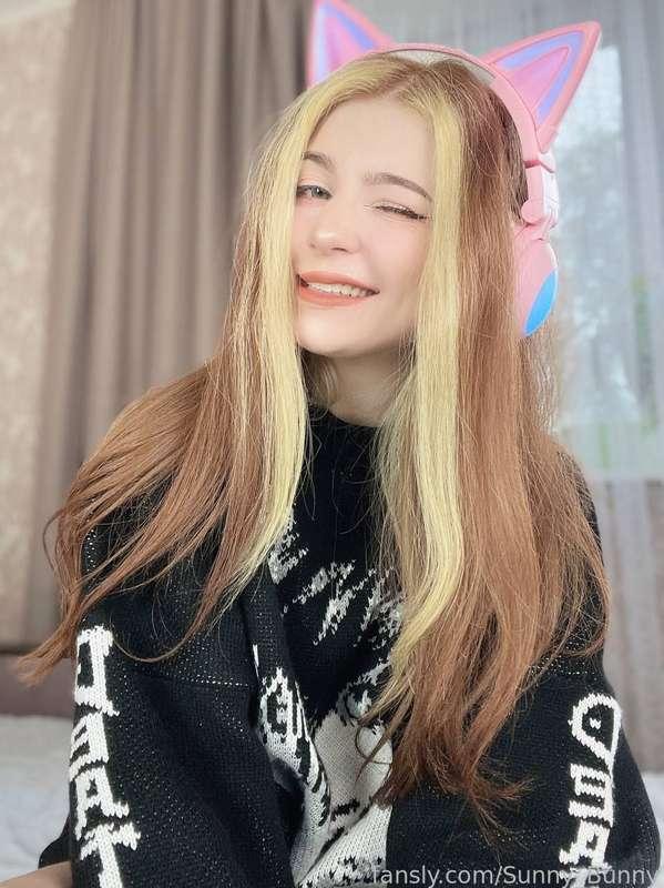 I have a habit of doing at least one thing a day that makes me happy, because often when I get home I have no energy😖😖
For example, it could be watching an anime or a movie, but sometimes my head can't take in information even for that, so I sit down to play video games. I might spend an evening playing Dota 2 or lounging around in Genshin🌸🌸 What helps you stay resourced throughout the week? 

#fyp #teen #cute #life #18 #egirl #petite 