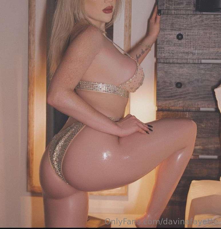 🫦