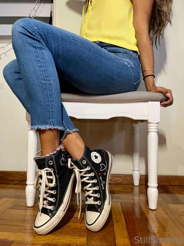 Definitely one of my favorite shoes to have fun with🖤😏