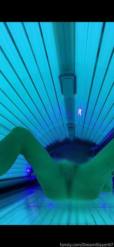 I couldn’t help but masterbate and get a quick orgasm in during my tanning session! #fyp #nudist #masturbation #sexy #publicflashing #exhibitionist #boobs #pusspuss #ass