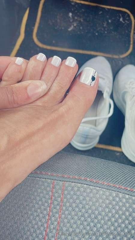 I can’t stop adoring My newest pedi 😍🥰
